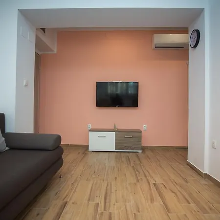 Solis Apartment Split